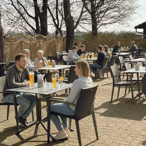 Gemütlicher Biergarten im Jägerhaus Königsbrunn