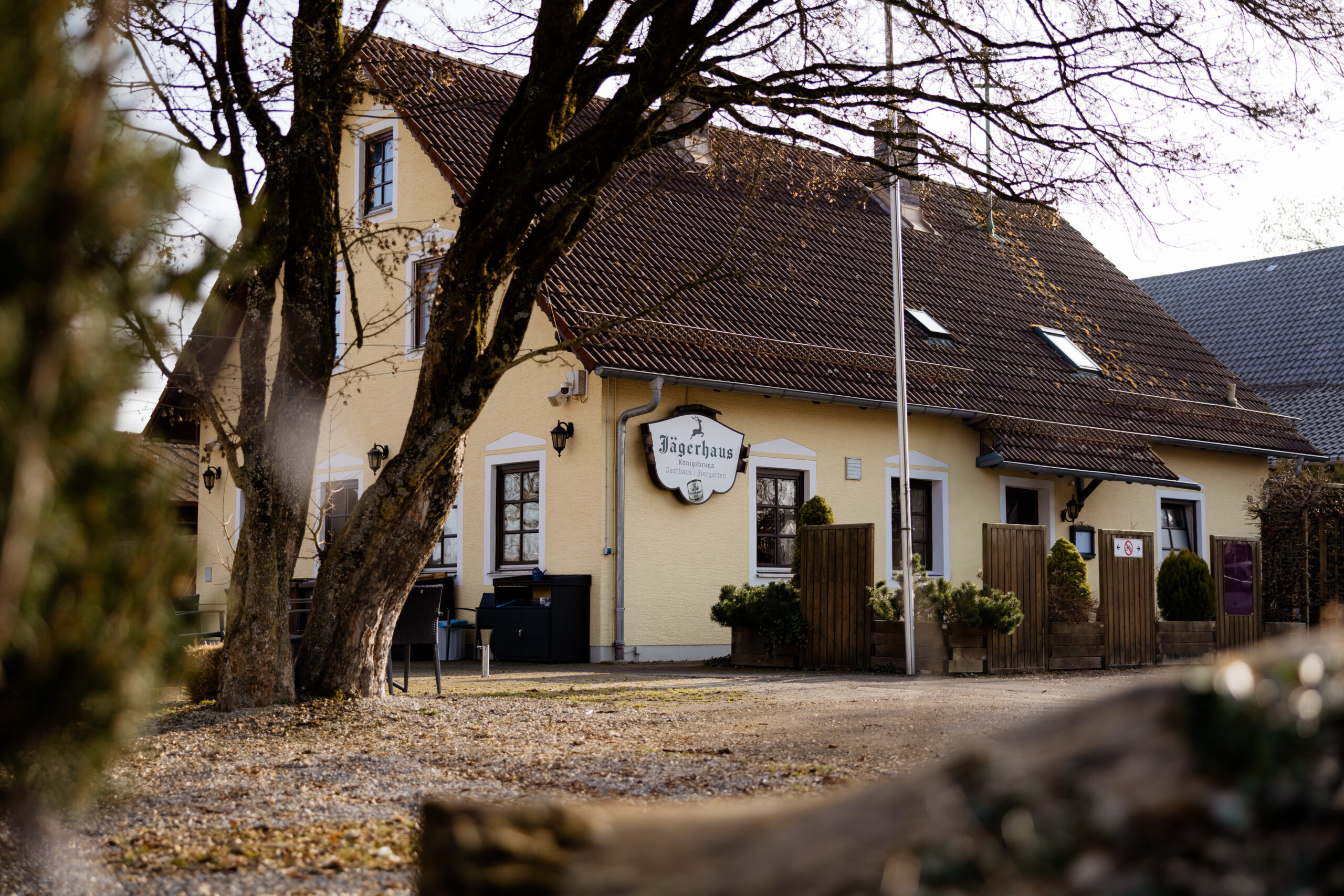 Außenansicht vom Restaurant mit Biergarten in Königsbrunn